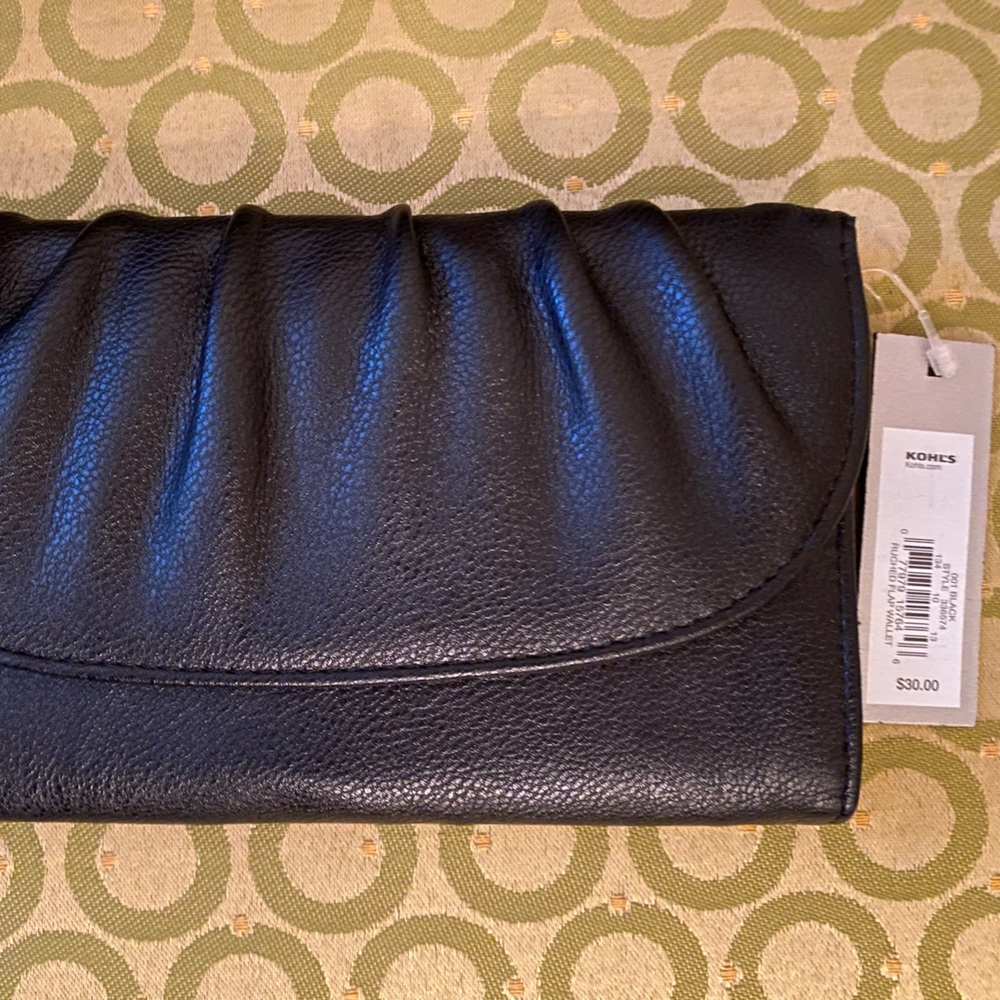 Apt 9 black wallet